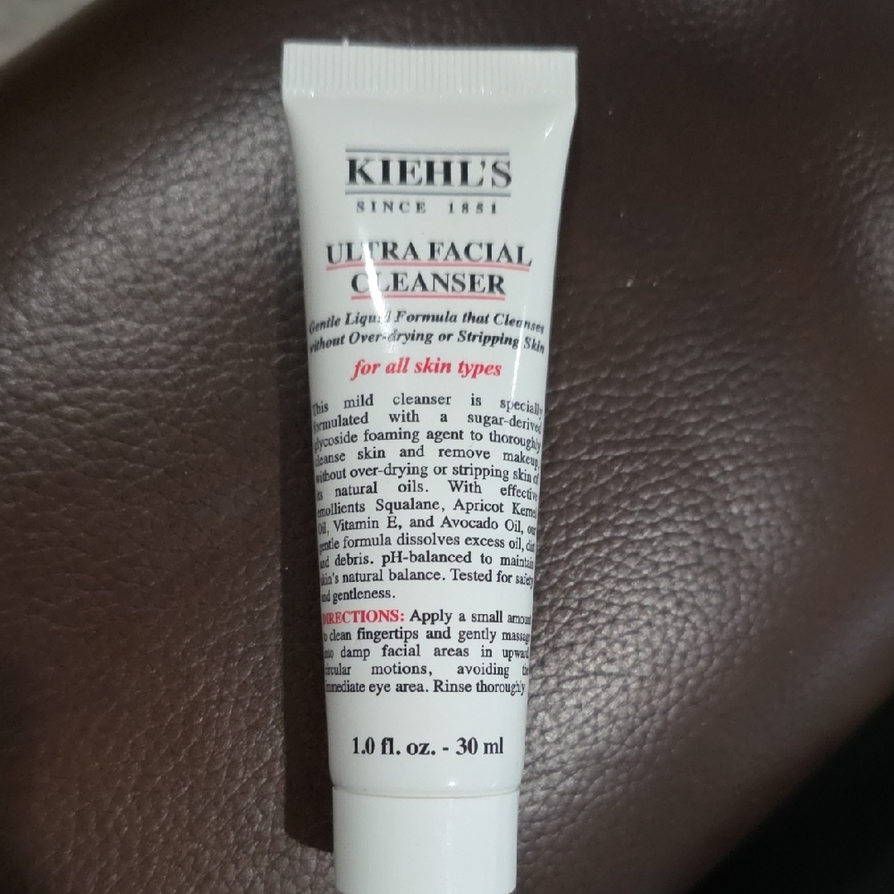Kiehl's Ultra Facial Cleanser - White and Black Text